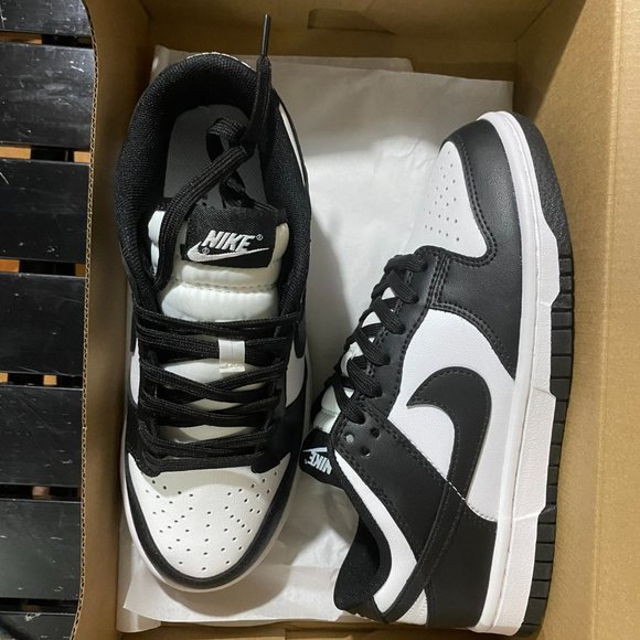 Women's Nike black and white panda dunk - Picture 4 of 5